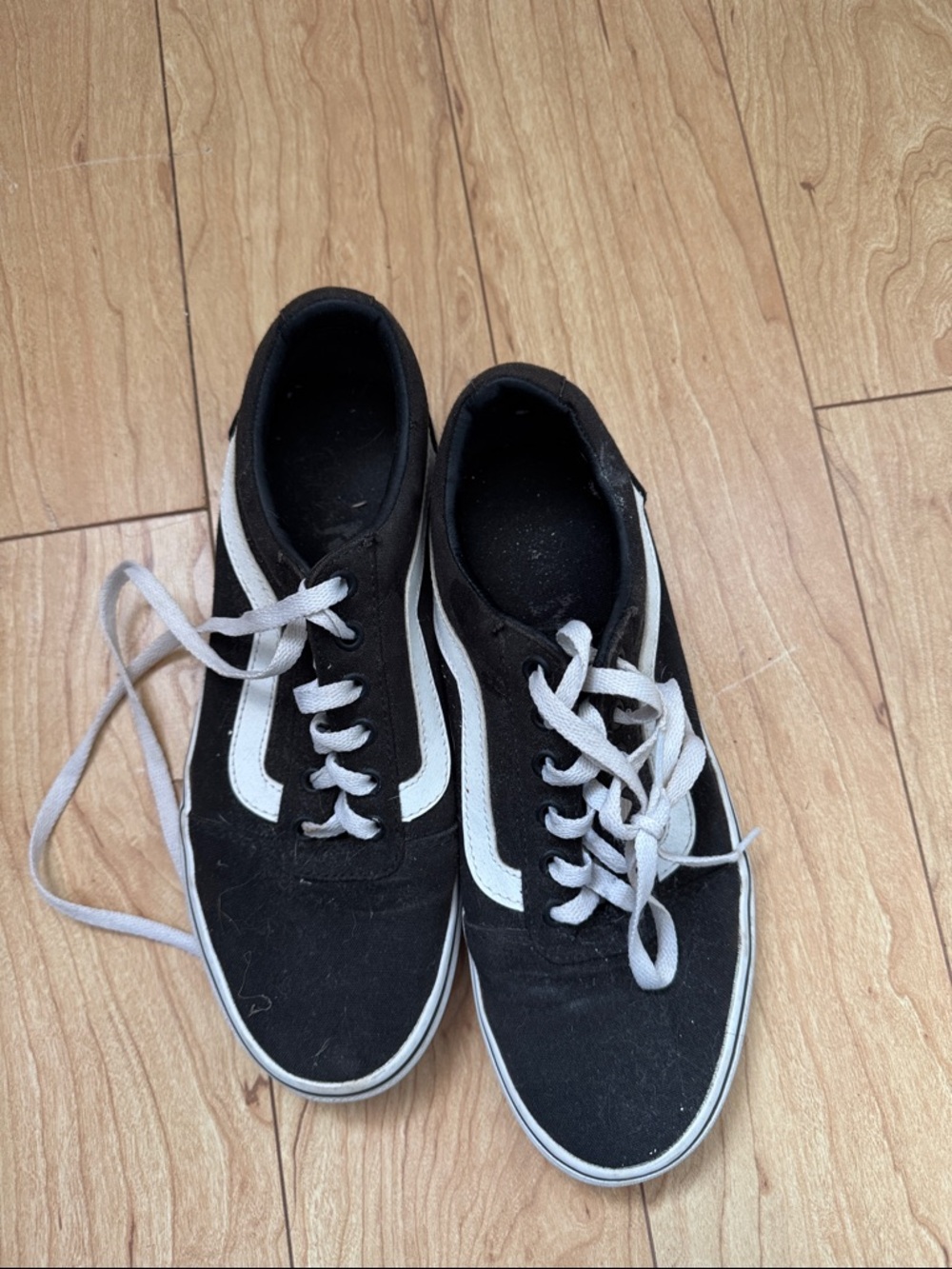 Classic Vans Black and White - Low Top